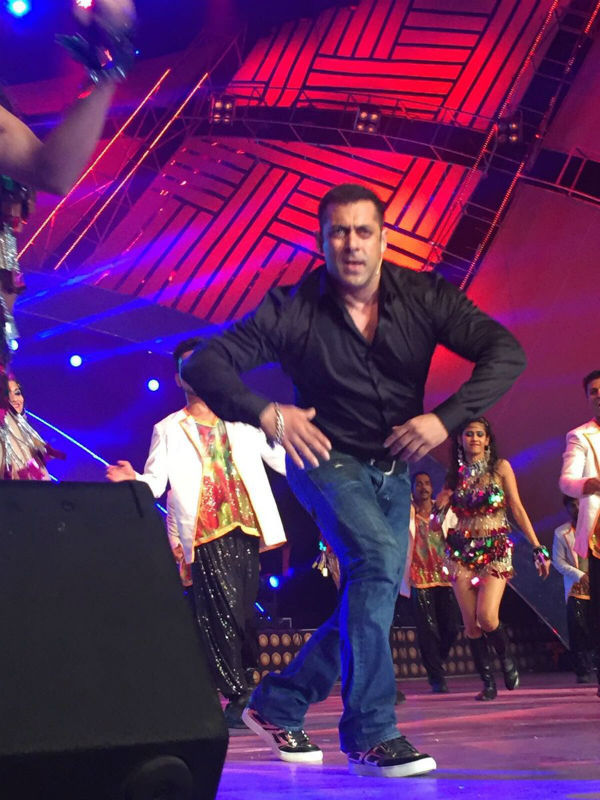 Salman Khan Dancing