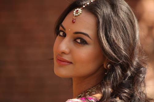 Sonakshi Sinha on her father's biography