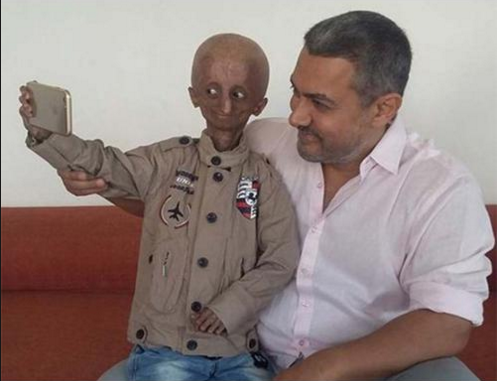 Aamir Khan with a progeria kid