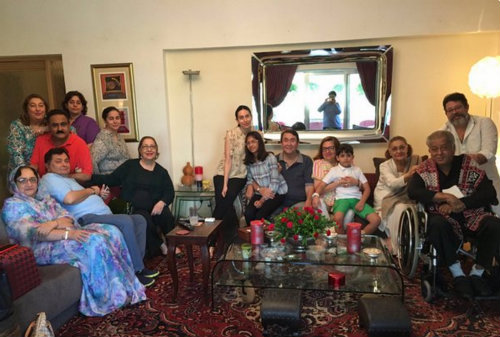 Rishi Kapoor with his family