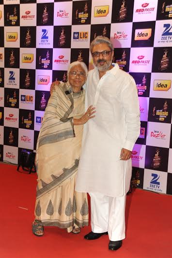 Bollywood Celebrities at 8th Mirchi Music Awards