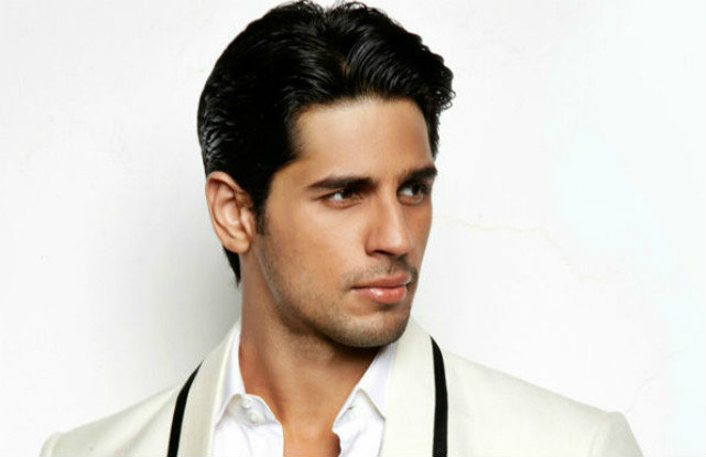 Siddharth Malhotra posing in style - Photo | Picture | Pic ©  BoxOfficeMovies.in