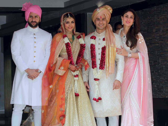 Saif Ali Khan & Kareena Kapoor Khan at Soha Ali Khan' & Kunal Kemmu's wedding