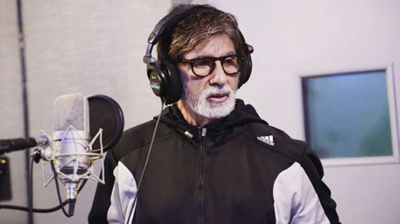 Amitabh Bachchan singing