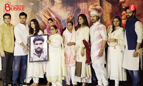 Aishwarya Rai Bachchan, Randeep Hooda and team 'Sarbjit' at Sarabjit Singh's prayer meet