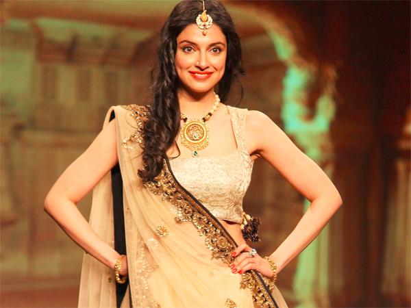 Divya Khosla Kumar refutes rumours of signing actor for Rs 54 crores for next film