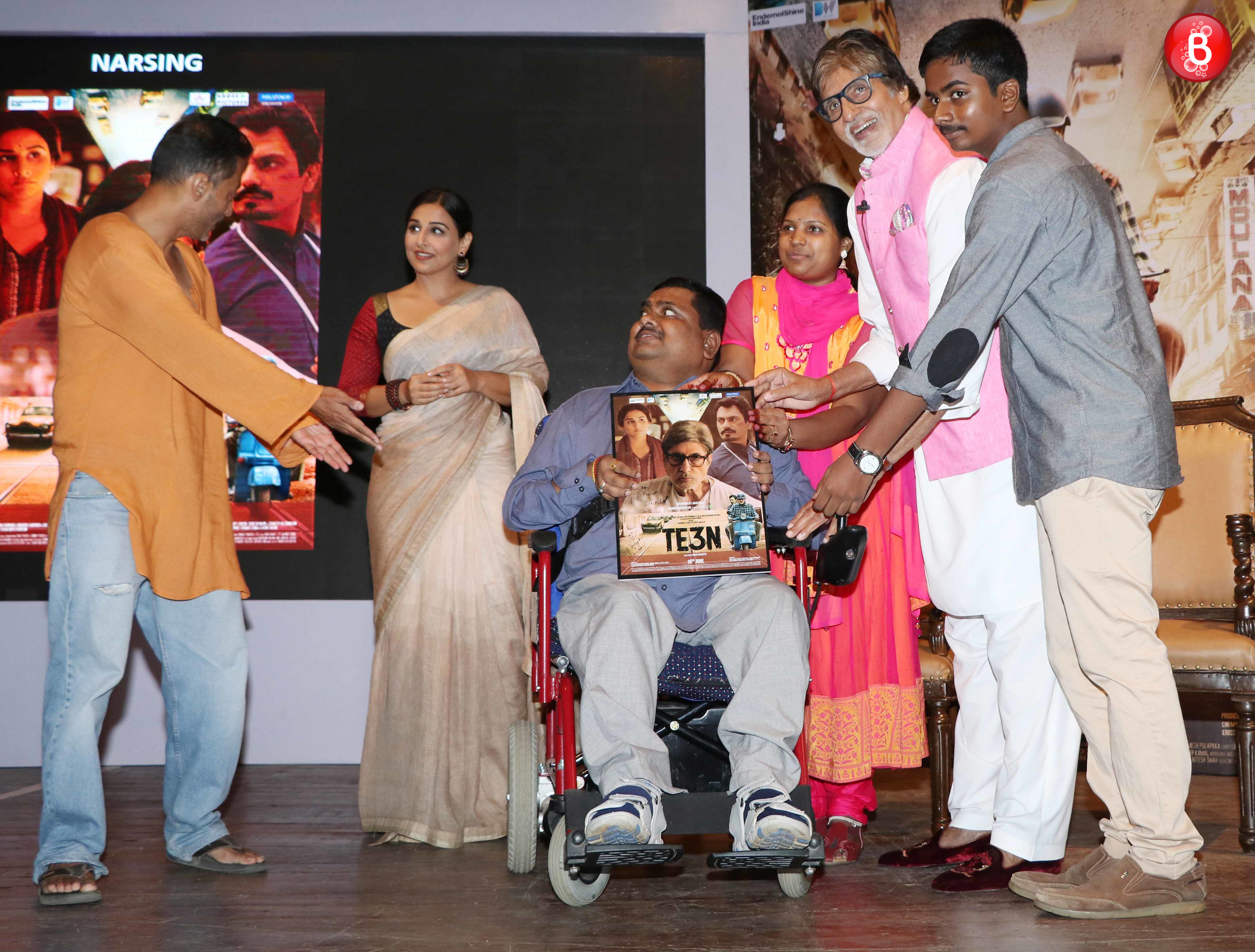 Sujoy Ghosh,Vidya Balan, Amitabh Bachchan with a fan