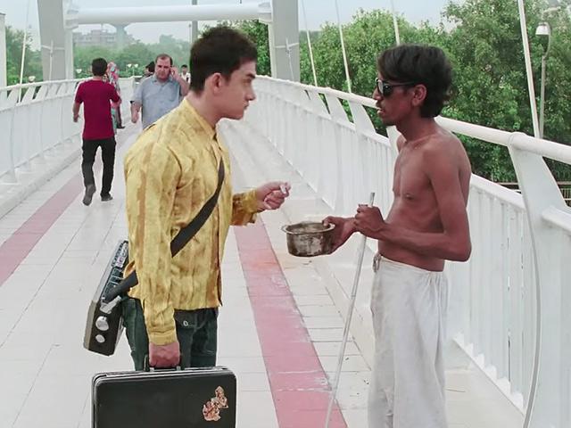 Mistakes in movie 'PK' that went unnoticed