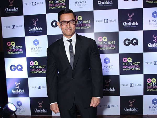 Aamir Khan goes nerdy for Delhi night out