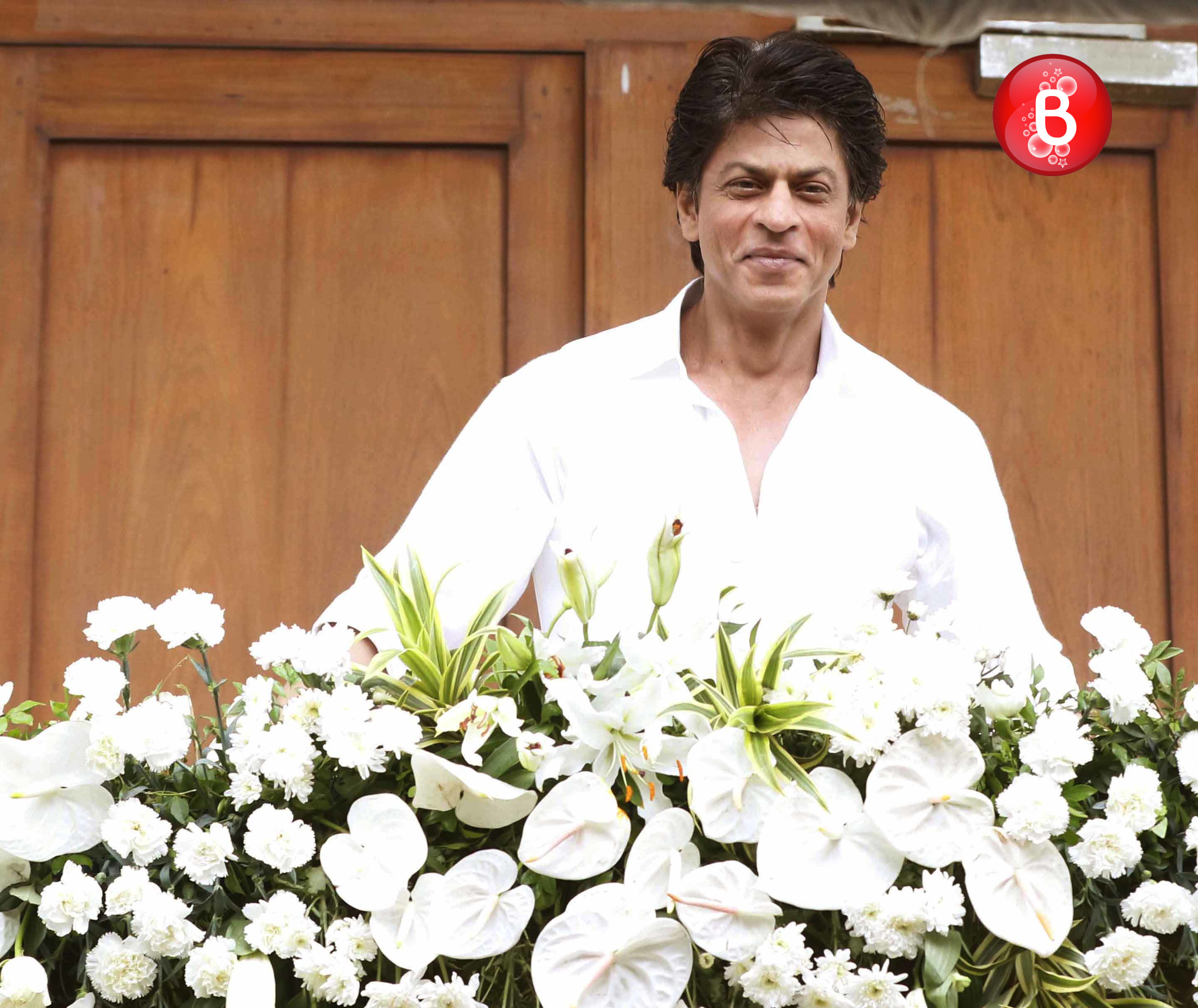 Shah Rukh Khan celebrates Eid at Mannat