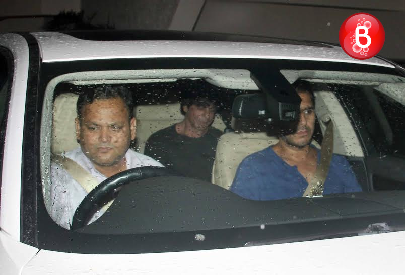 Shah Rukh Khan and Ritesh Sidhwani snapped leaving Rakesh Roshan's house