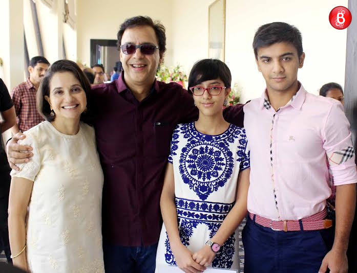 Vidhu Vinod Chopra and Anupama Chopra with their children