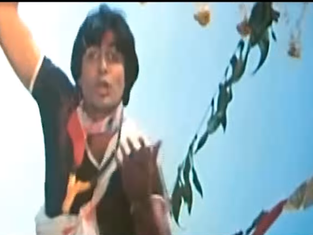 Amitabh Bachchan in Mach gaya Shor from Khud-daar