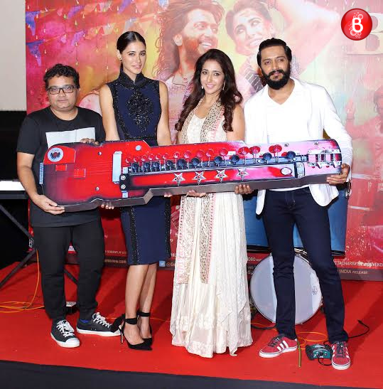 Director Ravi Jadhav, Nargis Fakhri, Krishika Lulla, Riteish Deshmukh