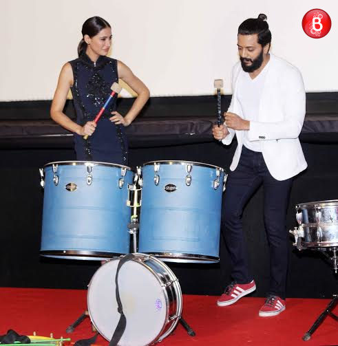 Nargis Fakhri and Riteish Deshmukh playing Bajo