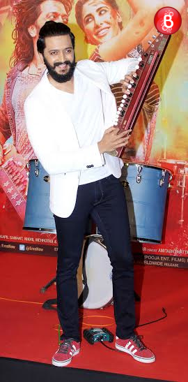 Riteish Deshmukh poses with banjo