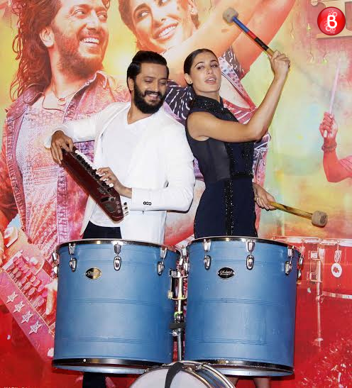 Riteish and Nargis strike a pose with Banjo