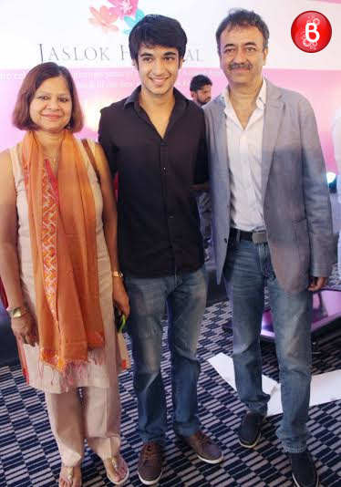 Rajkumar Hirani with his wife and son