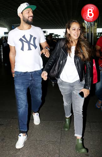 Yuvraj Singh and Hazel Keech snapped together at Mumbai airport