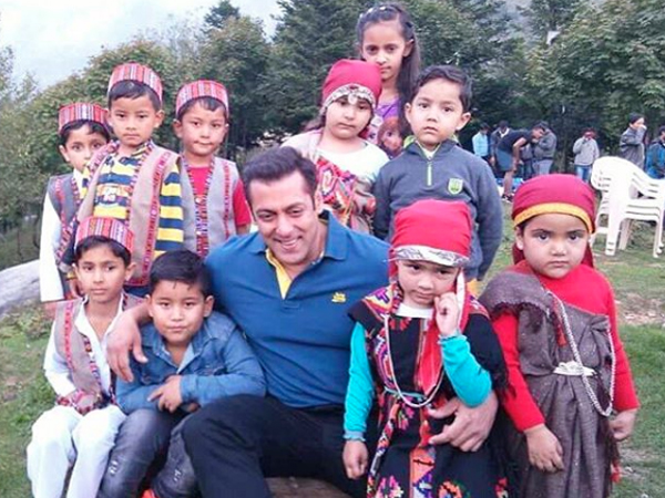 Salman Khan with his little fans