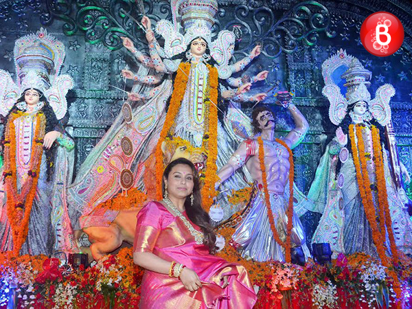 Rani Mukerji visits Durga Puja Pandal