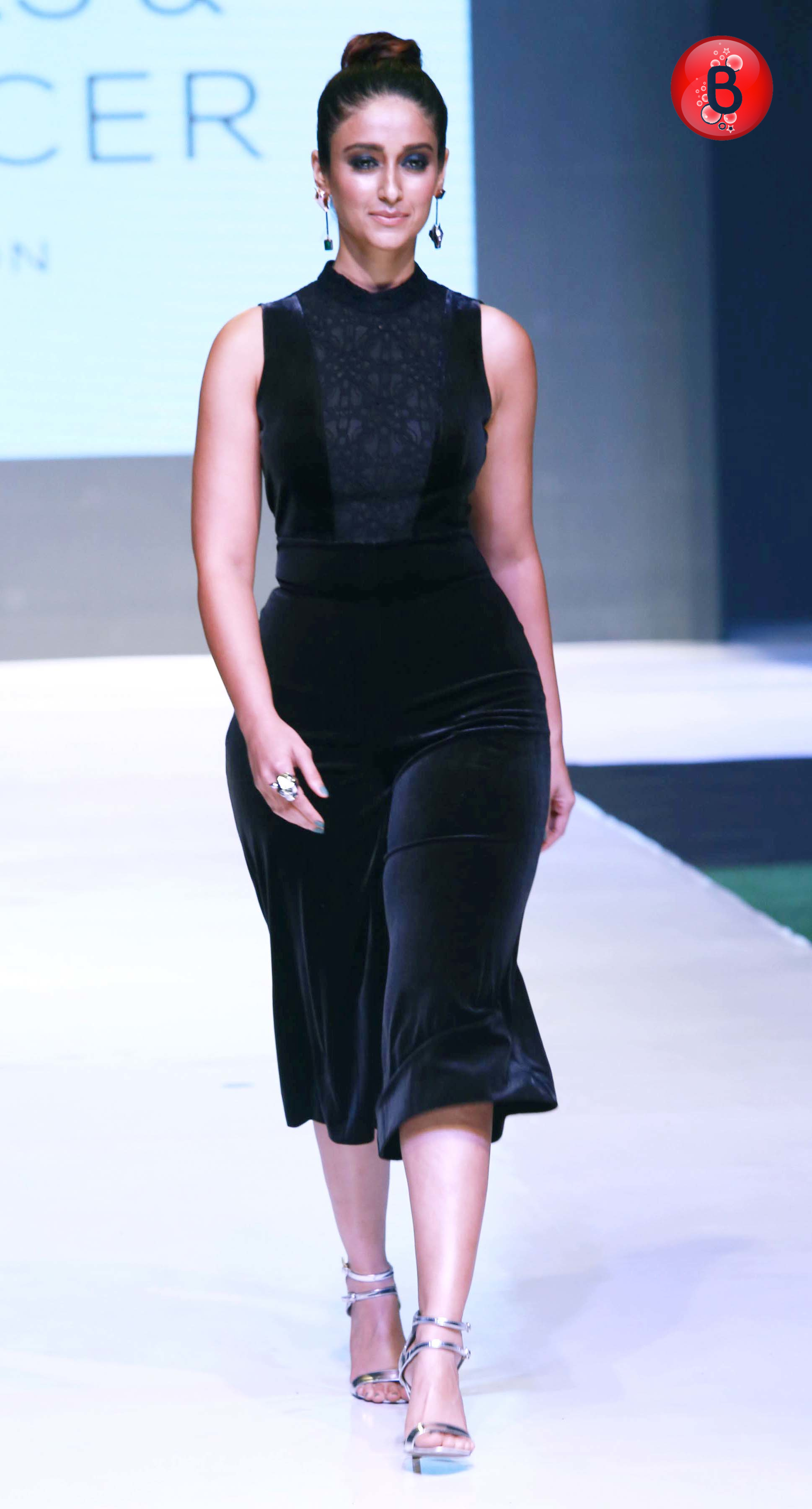 Ileana D Cruz is ravishing in black as the show stopper at