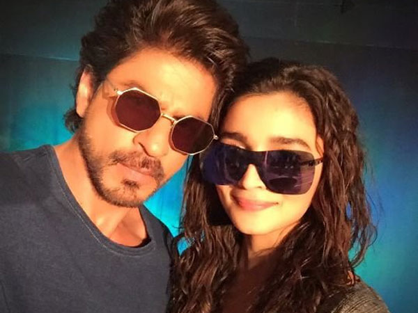 Shah Rukh Khan and Alia Bhatt in Dear Zindagi