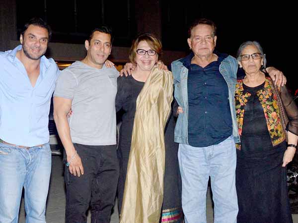 Salim Khan with his two wives and sons, Salman and Sohail