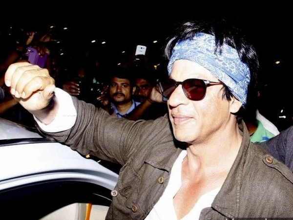 Shah Rukh Khan wearing sunglass at night