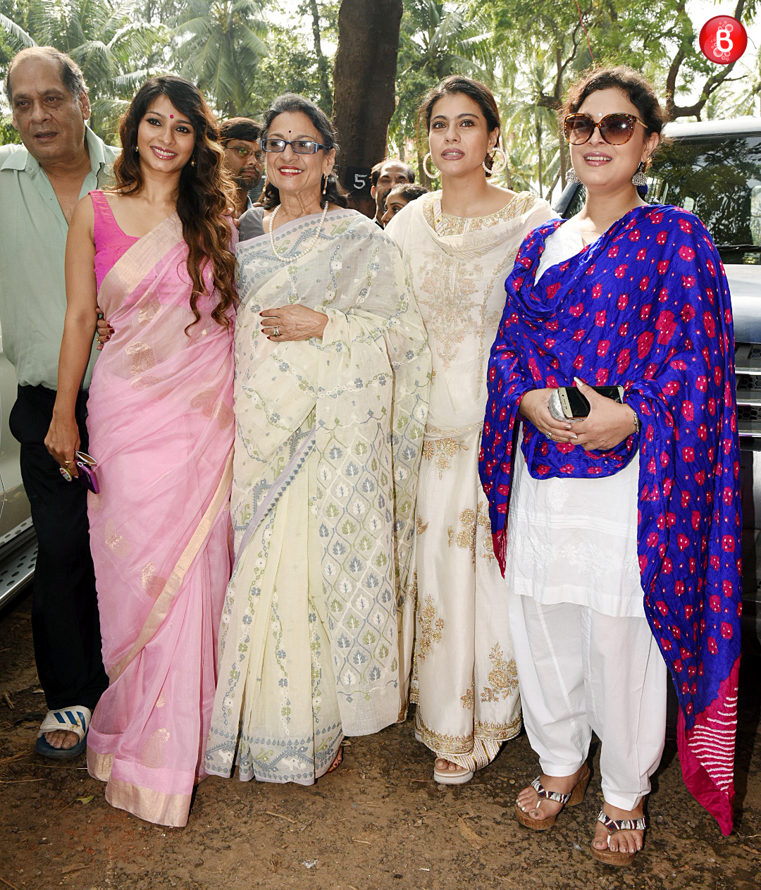 Kajol spotted with sisters, mother and uncle