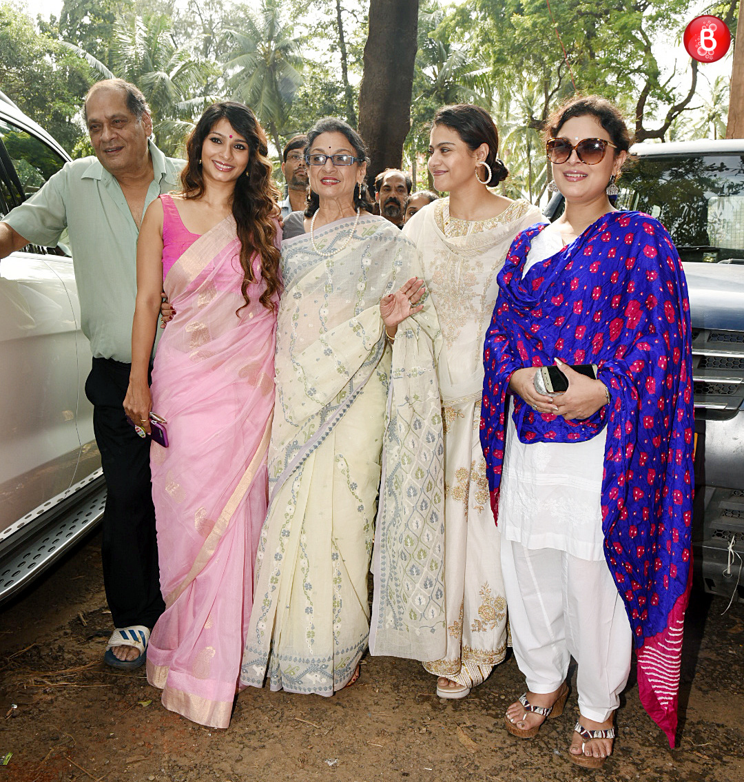 Kajol with mom, sisters and uncle