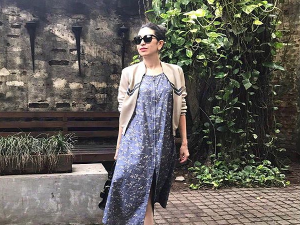 Karisma Kapoor amps up her slit-dress with this wardrobe essential!