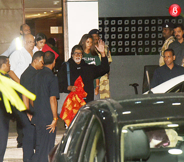 Bachchan family at airport