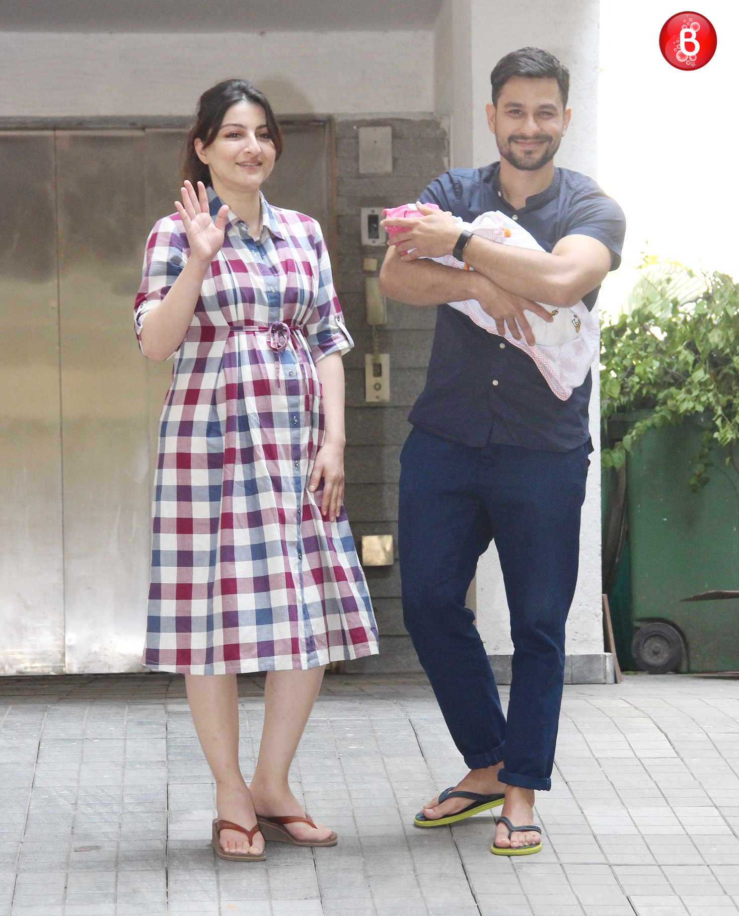 Soha and kunal bring home their daughter