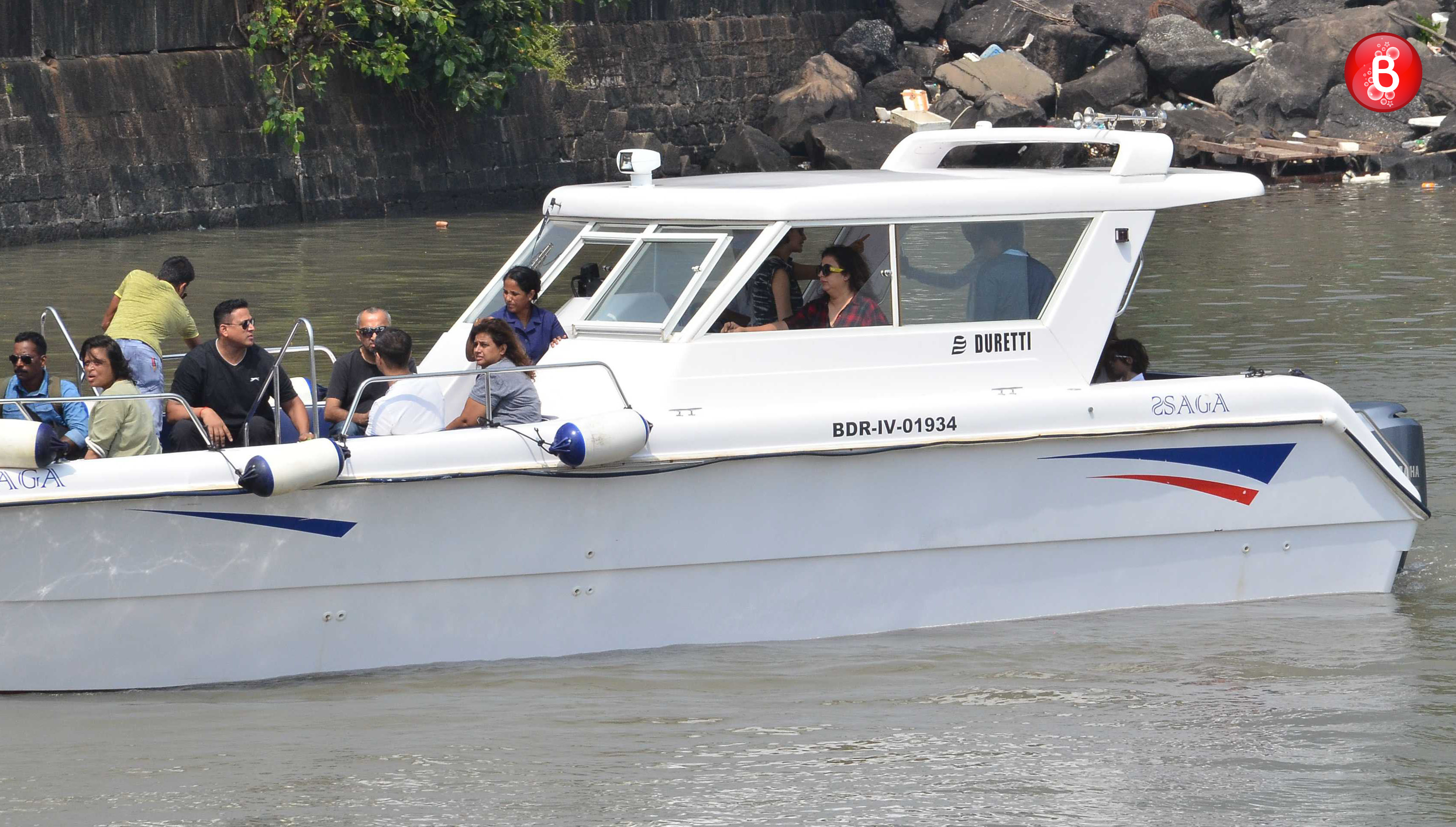 Gauri Khan, SRK, AbRam photos