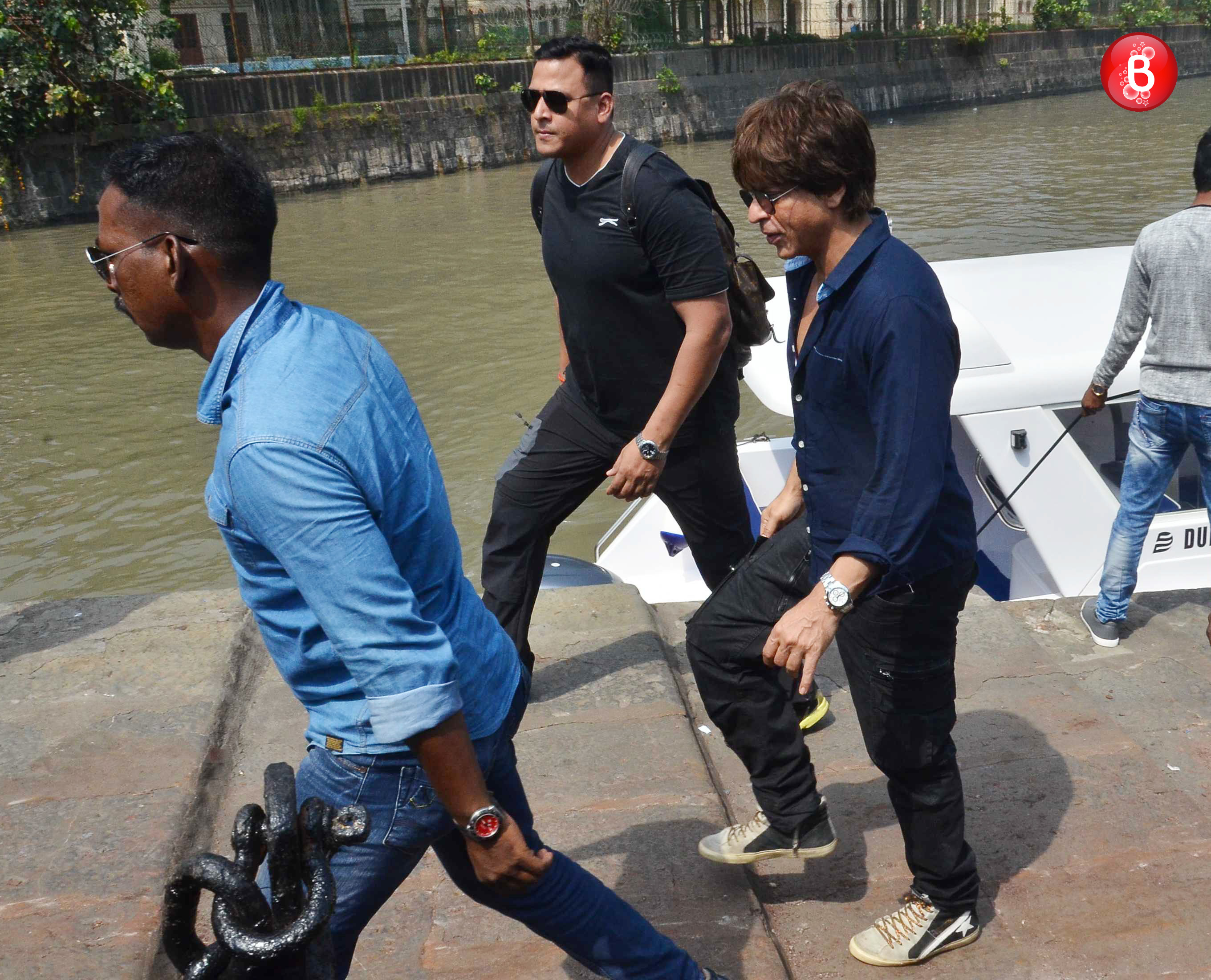 Gauri Khan, SRK, AbRam photos