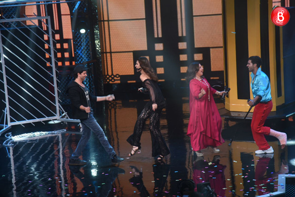 Hrithik Roshan, Rajkummar Rao, Kriti Sanon and Farah Khan on 'Lip Sing Battle' sets