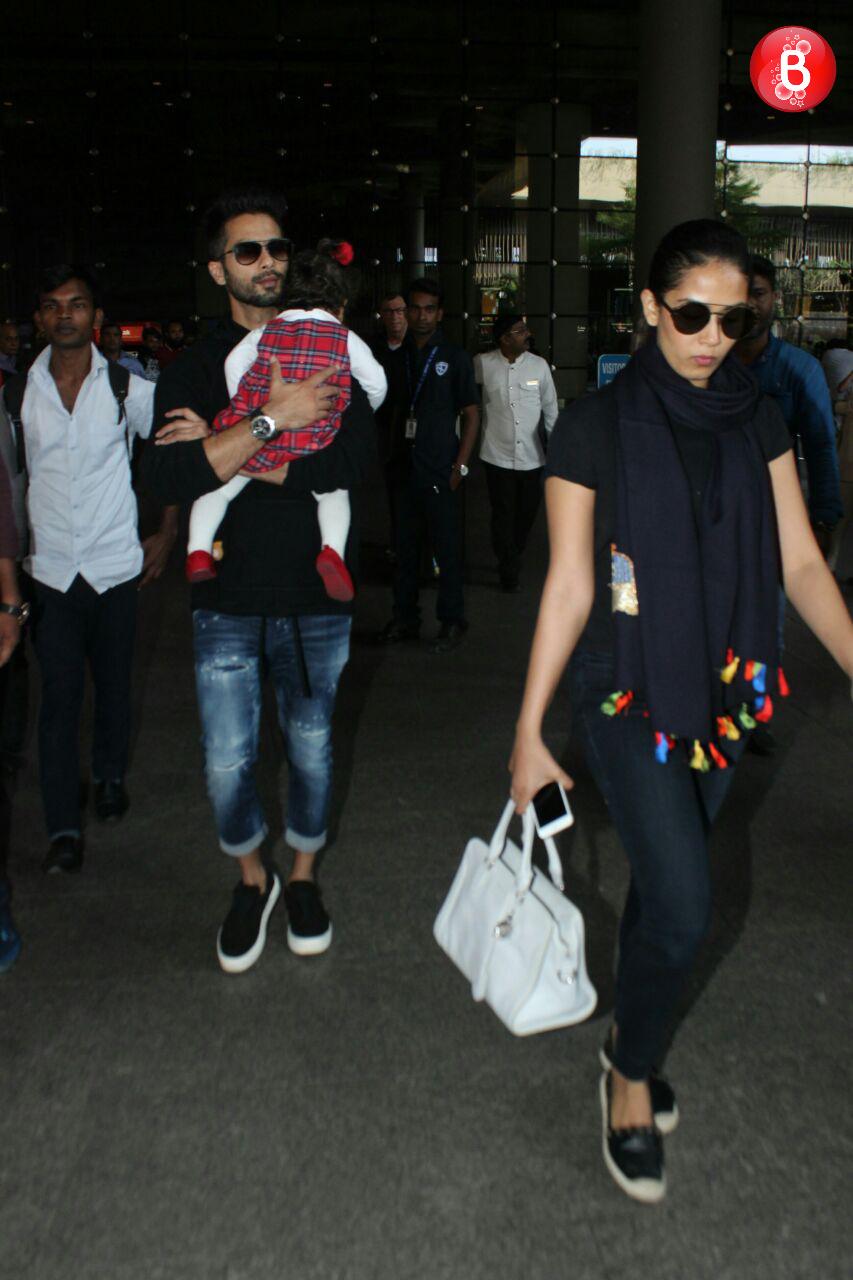 shahid kapoor with family spotted