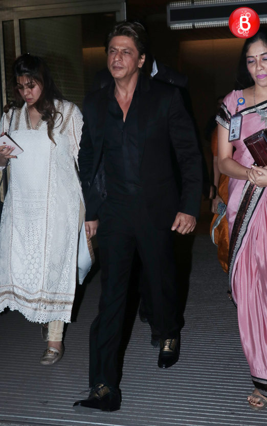 Shah Rukh Khan looks dapper