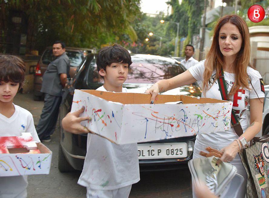Sussanne Khan with sons Hrehaan and Hridhaan pic