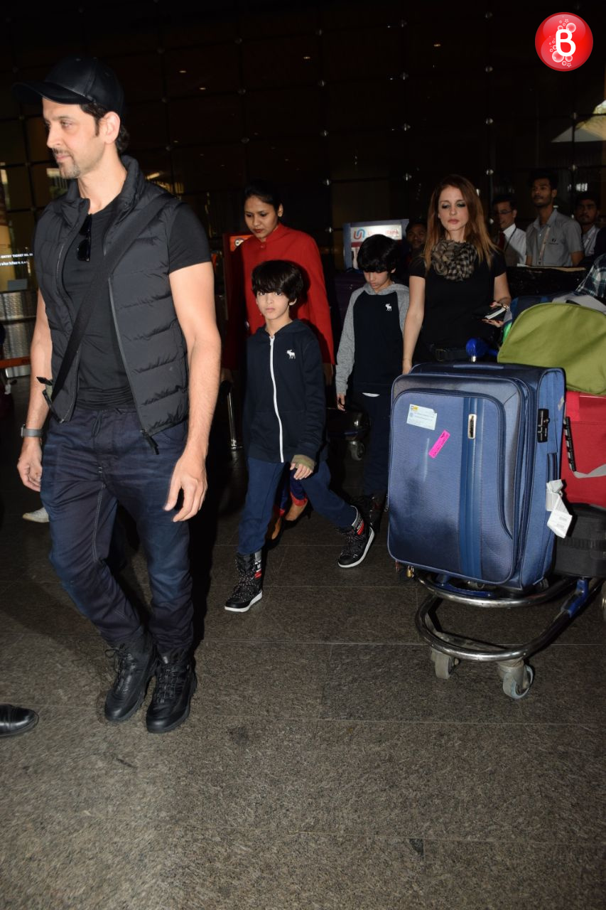 Hrithik Roshan with Sussanne and kids pic