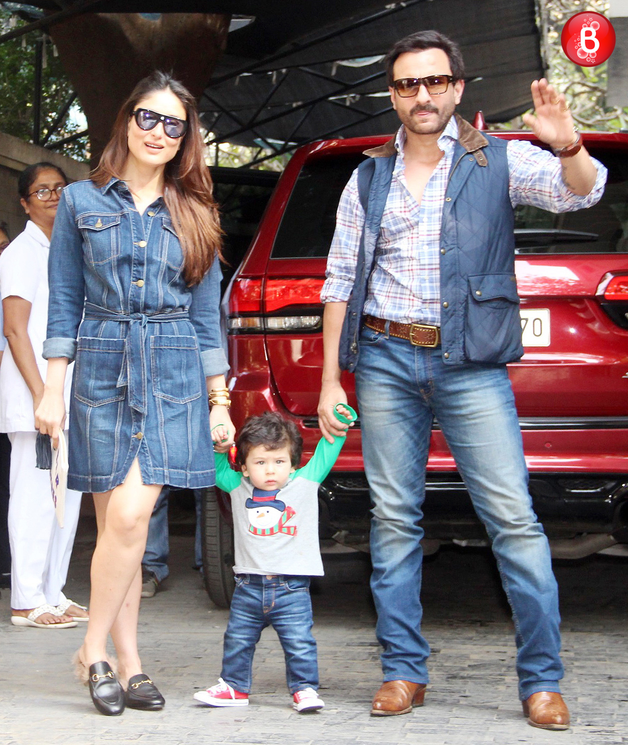 Kareena Kapoor Khan, Saif Ali Khan and Taimur pic