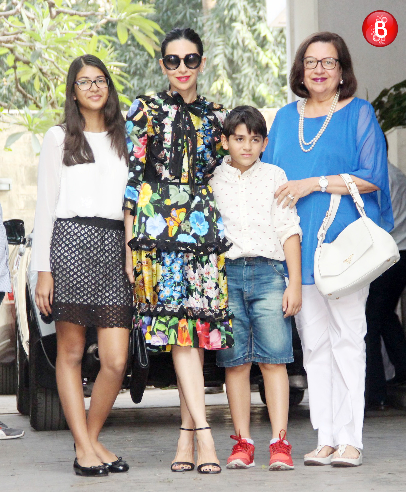 Karisma Kapoor, her mom Babita and kids pic