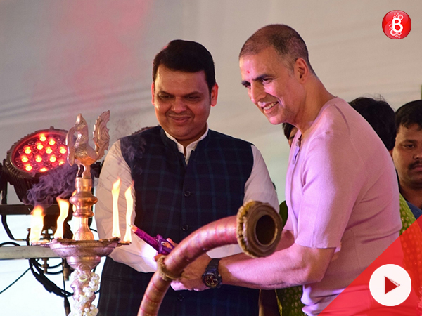 Akshay Kumar inaugrating The Versova Festival