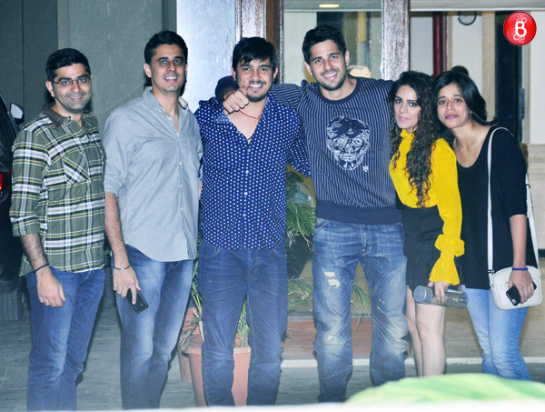 Sidharth Malhotra spotted with friends