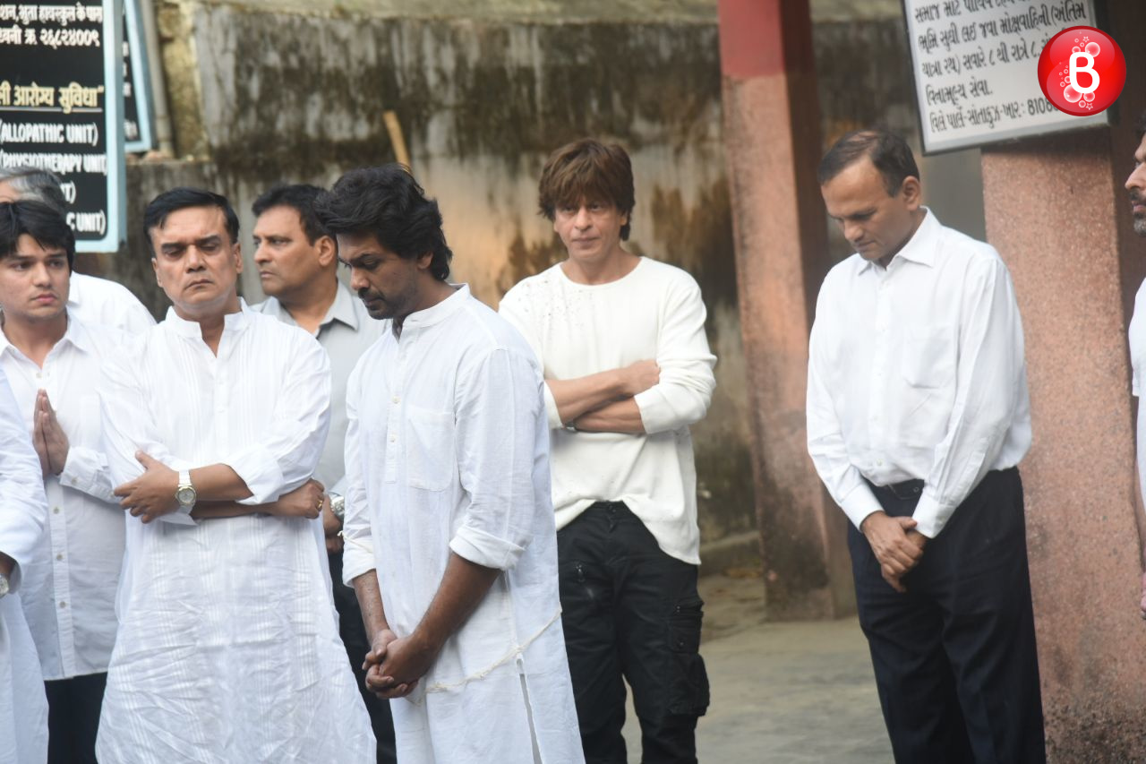 Bollywood celebs at Nikhil Dwivedi's father's last rites.