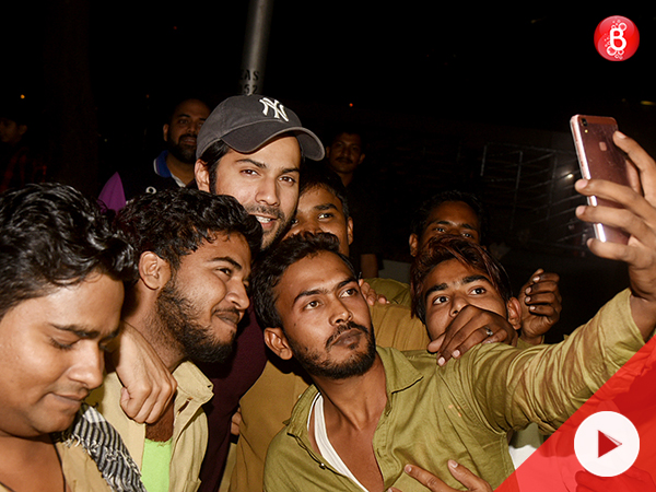 Varun Dhawan taking selfies with auto-drivers