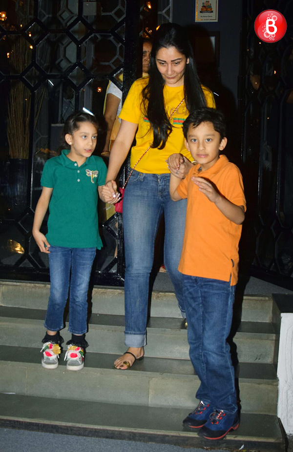 Maanayata Dutt spotted with her kids after their dinner outing