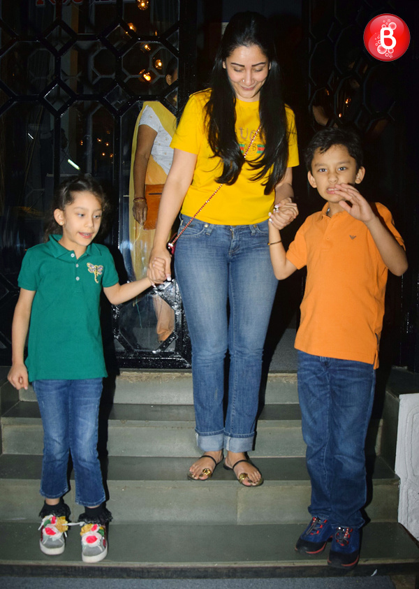 Maanayata Dutt spotted with her kids after their dinner outing