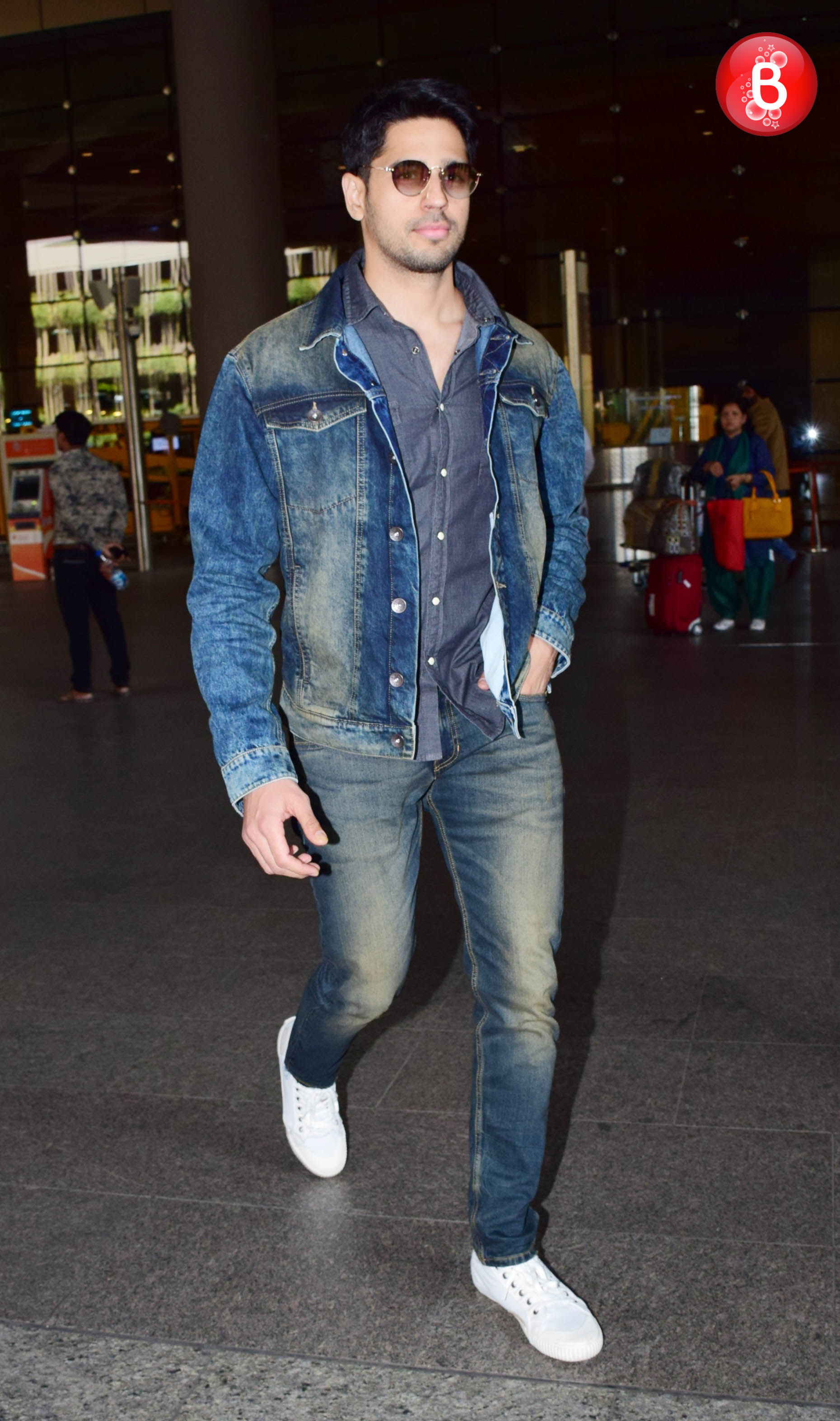 Sidharth Malhotra airport look